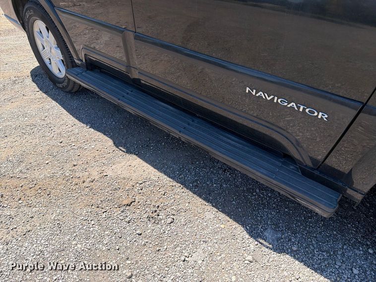 image for item FH6264 2004 Lincoln Navigator SUV