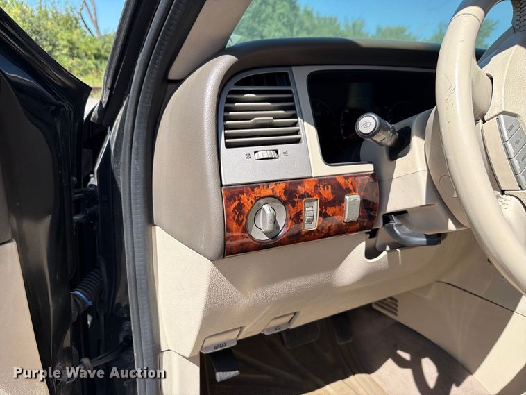 image for item FH6264 2004 Lincoln Navigator SUV