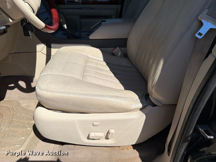 image for item FH6264 2004 Lincoln Navigator SUV