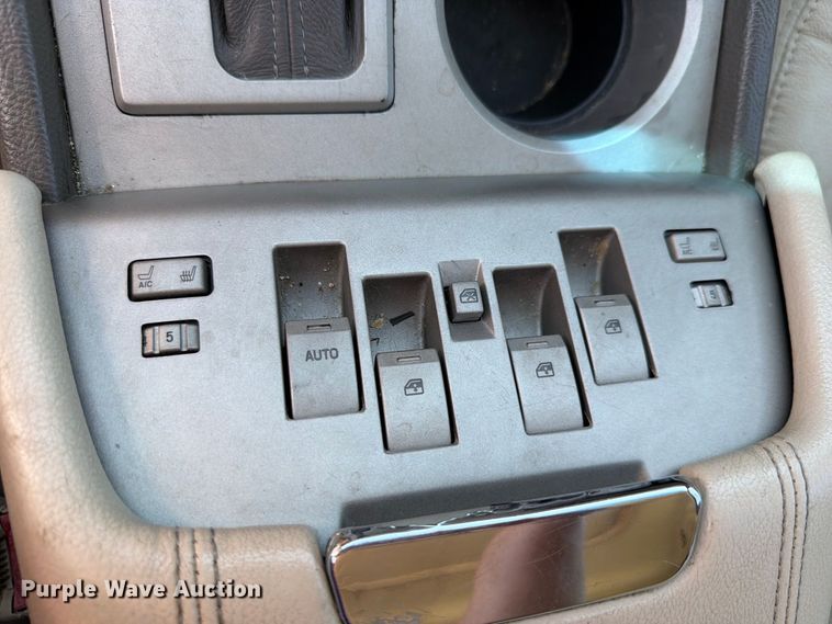 image for item FH6264 2004 Lincoln Navigator SUV