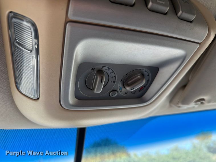 image for item FH6264 2004 Lincoln Navigator SUV