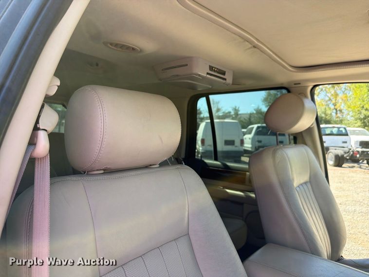 image for item FH6264 2004 Lincoln Navigator SUV