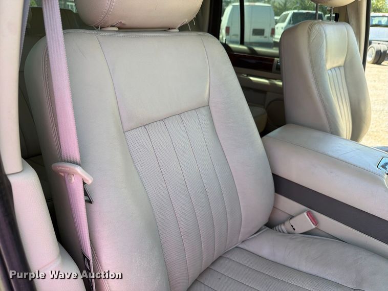 image for item FH6264 2004 Lincoln Navigator SUV