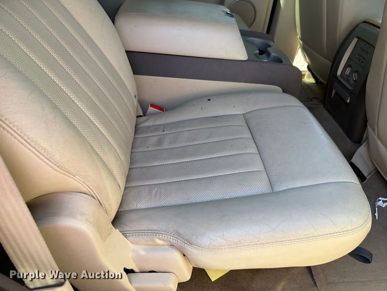image for item FH6264 2004 Lincoln Navigator SUV
