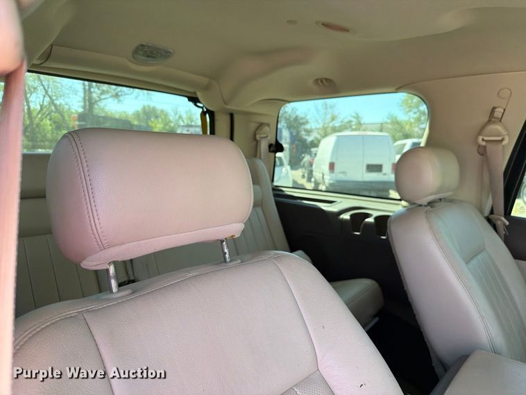 image for item FH6264 2004 Lincoln Navigator SUV