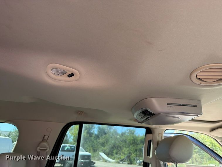 image for item FH6264 2004 Lincoln Navigator SUV