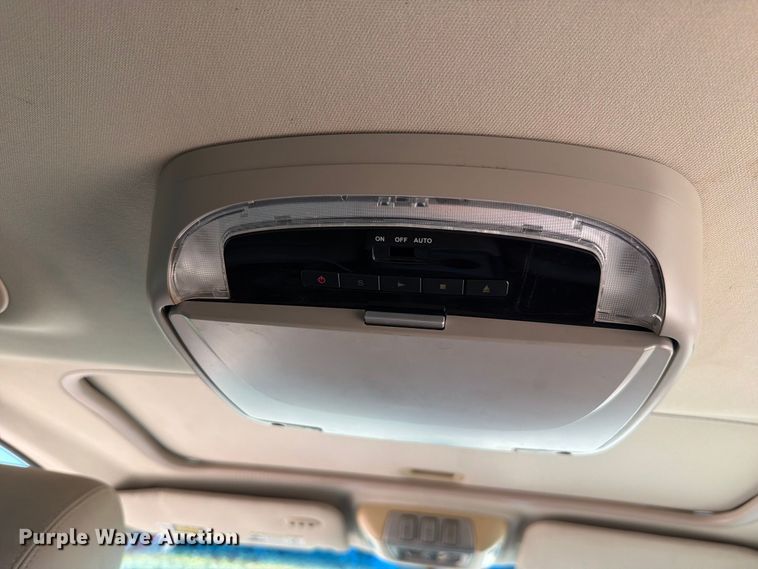 image for item FH6264 2004 Lincoln Navigator SUV