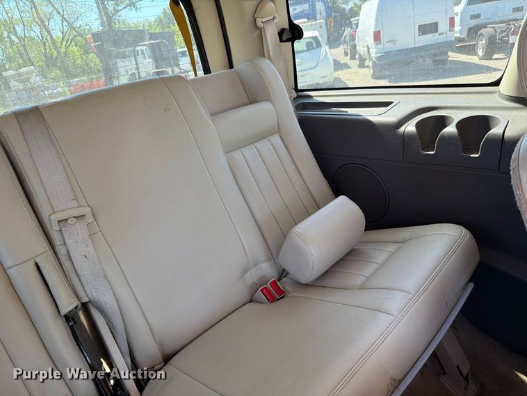 image for item FH6264 2004 Lincoln Navigator SUV