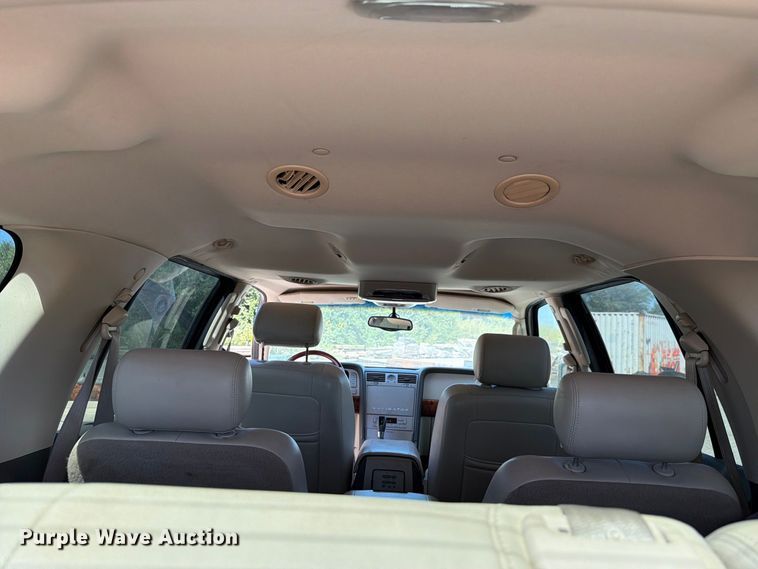 image for item FH6264 2004 Lincoln Navigator SUV
