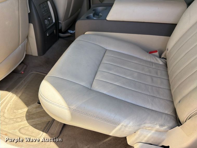 image for item FH6264 2004 Lincoln Navigator SUV