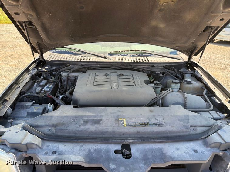 image for item FH6264 2004 Lincoln Navigator SUV