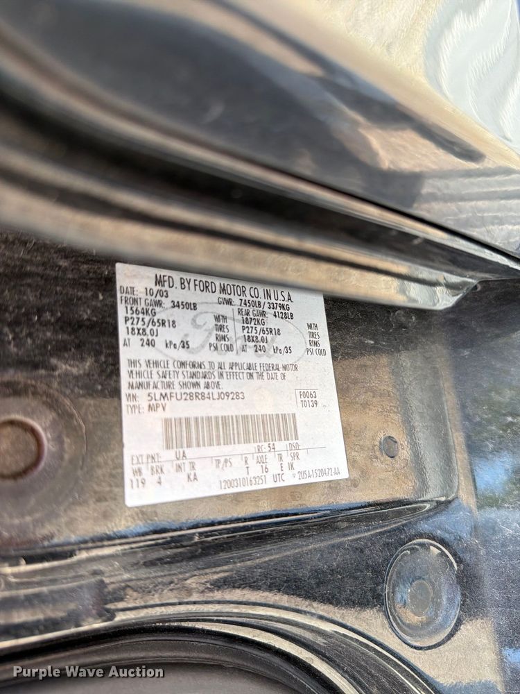 image for item FH6264 2004 Lincoln Navigator SUV