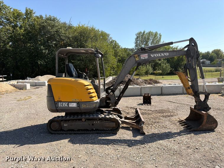 image for item FK3418 2011 Volvo EC35C mini excavator