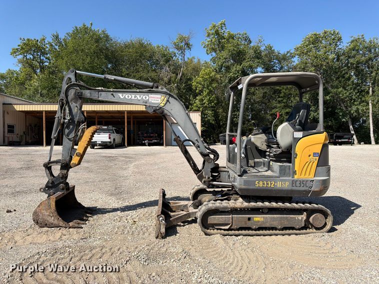 image for item FK3418 2011 Volvo EC35C mini excavator