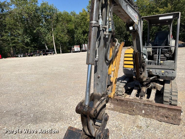 image for item FK3418 2011 Volvo EC35C mini excavator