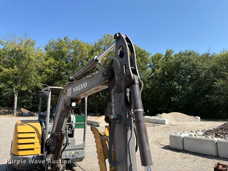 image for item FK3418 2011 Volvo EC35C mini excavator