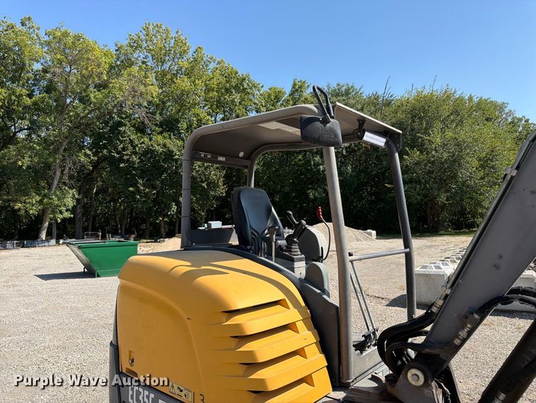 image for item FK3418 2011 Volvo EC35C mini excavator