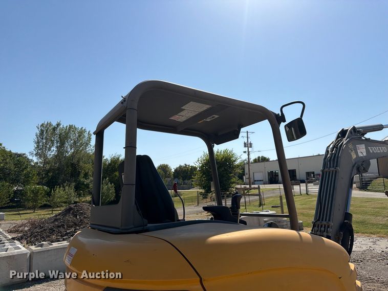 image for item FK3418 2011 Volvo EC35C mini excavator