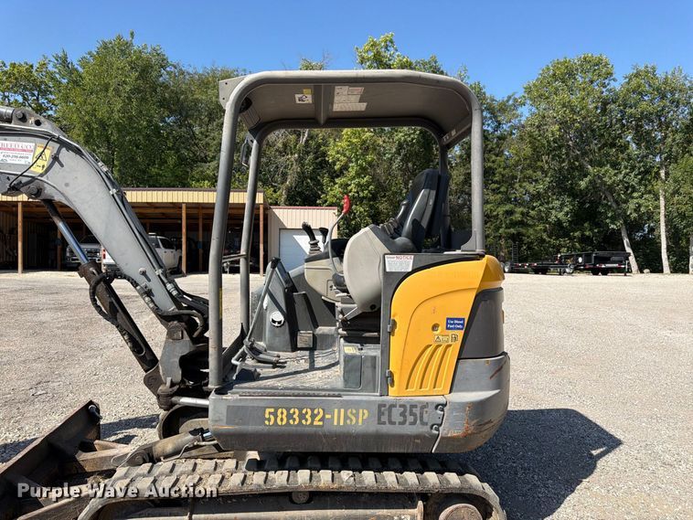 image for item FK3418 2011 Volvo EC35C mini excavator