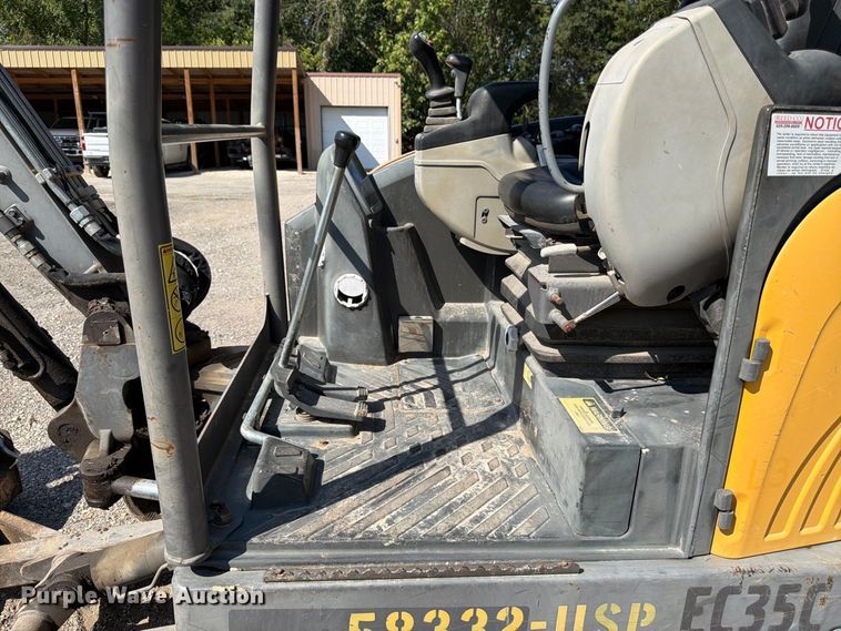 image for item FK3418 2011 Volvo EC35C mini excavator