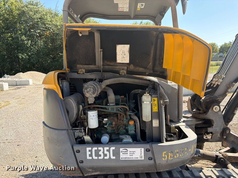 image for item FK3418 2011 Volvo EC35C mini excavator