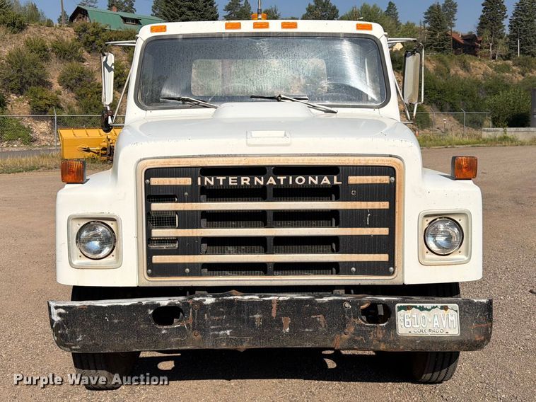 image for item FK4581 1983 International 1654 truck cab and chassis