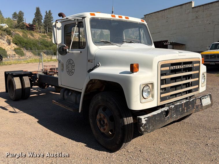 image for item FK4581 1983 International 1654 truck cab and chassis