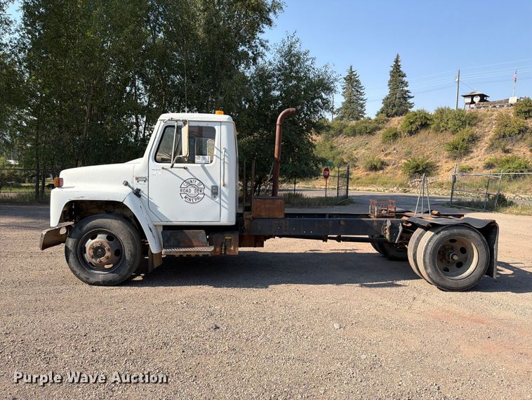 image for item FK4581 1983 International 1654 truck cab and chassis