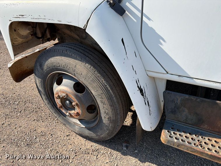image for item FK4581 1983 International 1654 truck cab and chassis