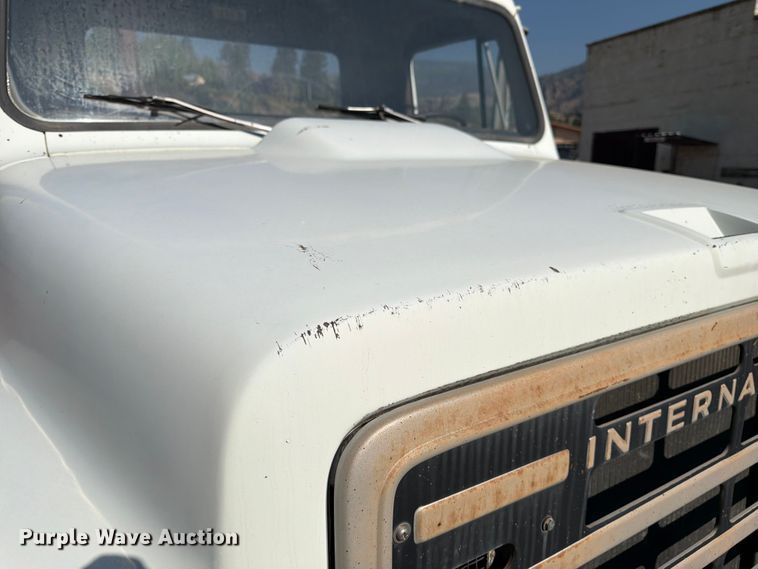 image for item FK4581 1983 International 1654 truck cab and chassis