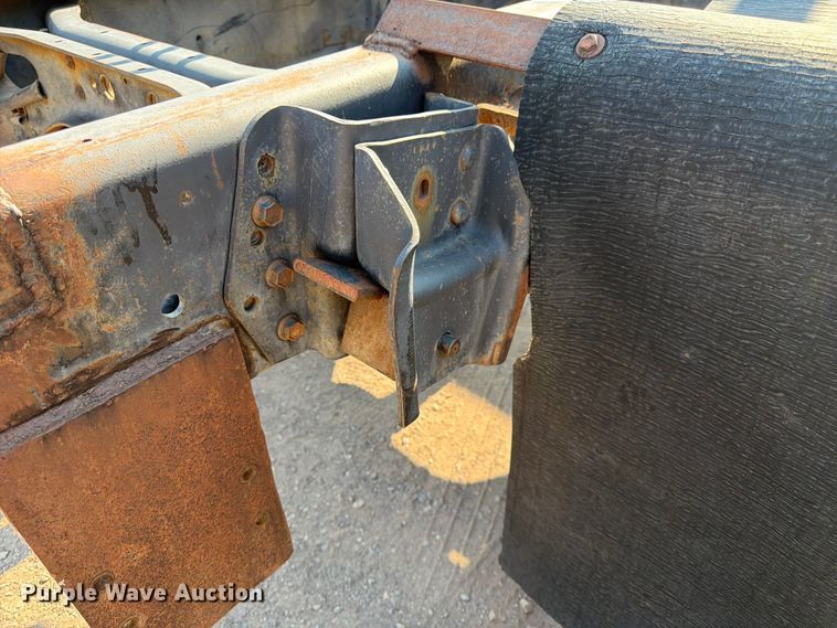 image for item FK4581 1983 International 1654 truck cab and chassis