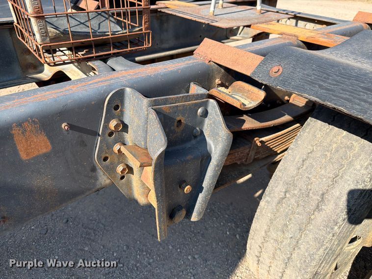 image for item FK4581 1983 International 1654 truck cab and chassis