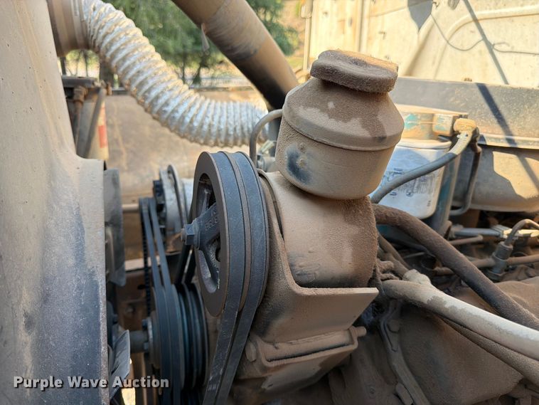 image for item FK4581 1983 International 1654 truck cab and chassis