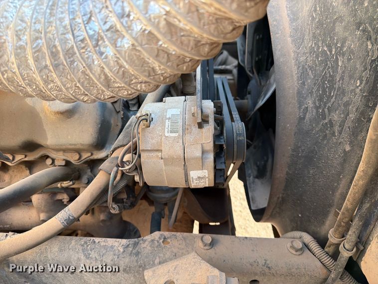 image for item FK4581 1983 International 1654 truck cab and chassis