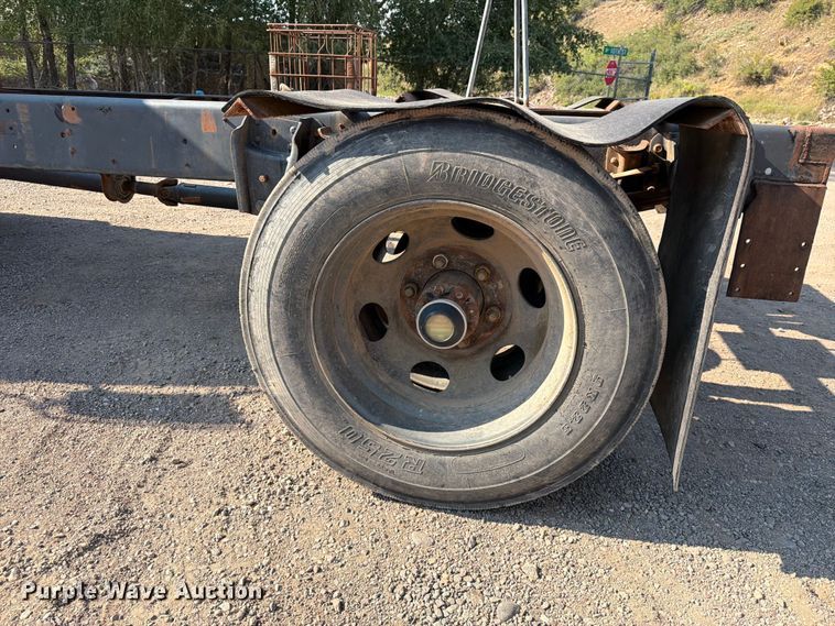 image for item FK4581 1983 International 1654 truck cab and chassis