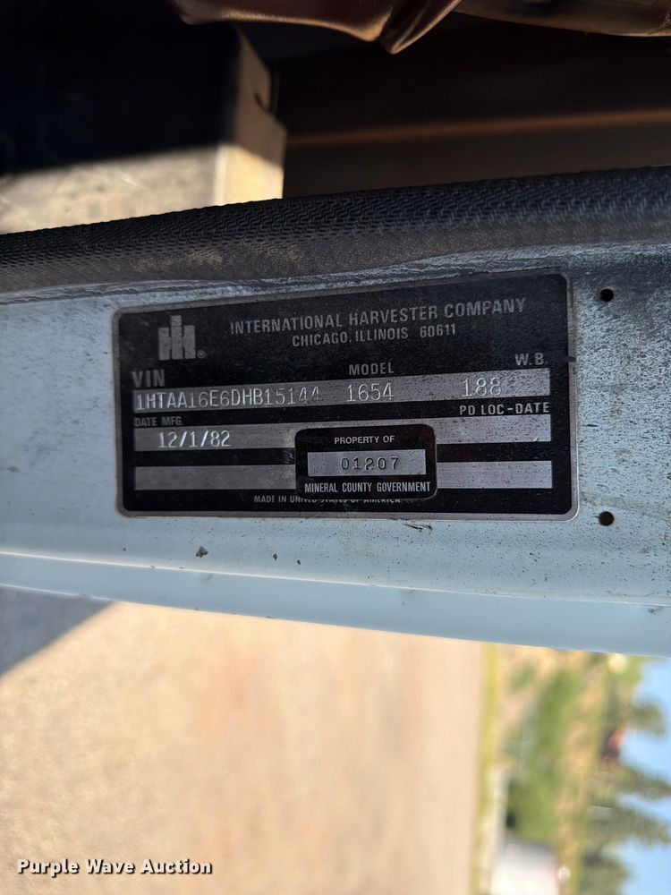 image for item FK4581 1983 International 1654 truck cab and chassis