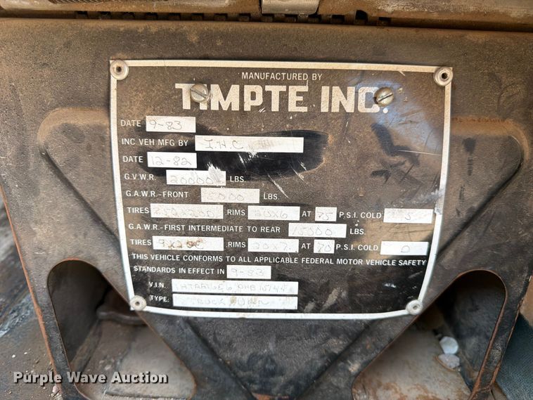 image for item FK4581 1983 International 1654 truck cab and chassis