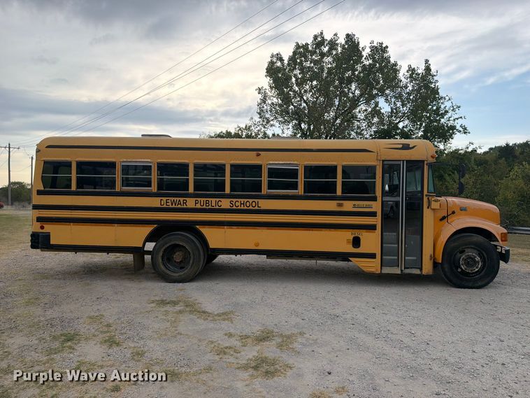 image for item FK5144 2001 International 3800 school bus