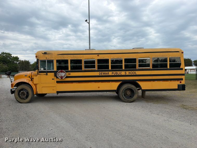 image for item FK5144 2001 International 3800 school bus