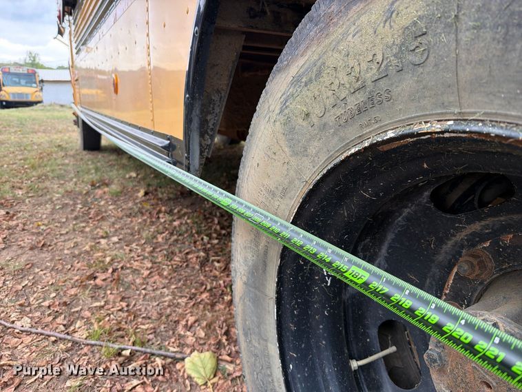 image for item FK5144 2001 International 3800 school bus