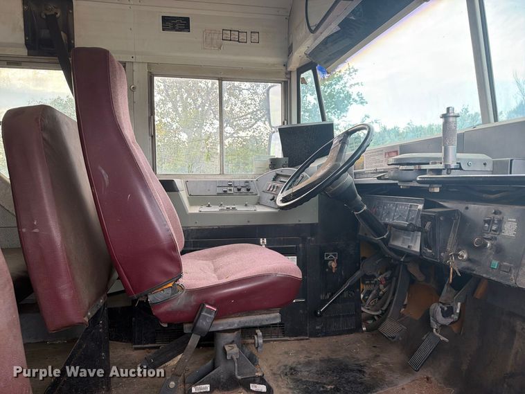 image for item FK5144 2001 International 3800 school bus