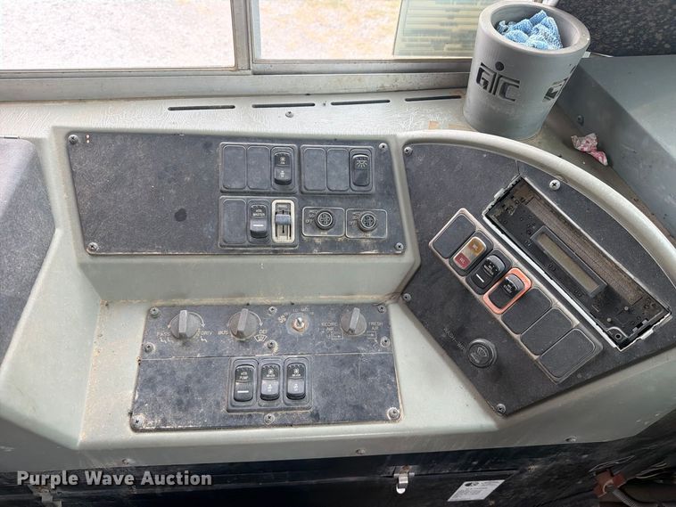 image for item FK5144 2001 International 3800 school bus