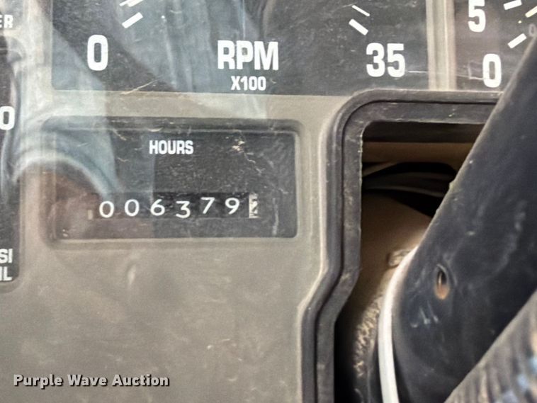 image for item FK5144 2001 International 3800 school bus