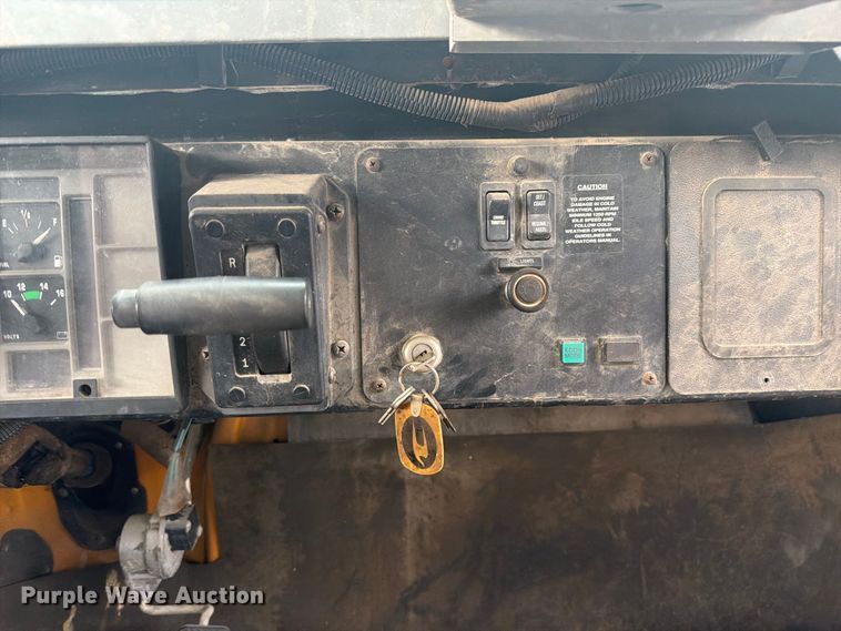 image for item FK5144 2001 International 3800 school bus