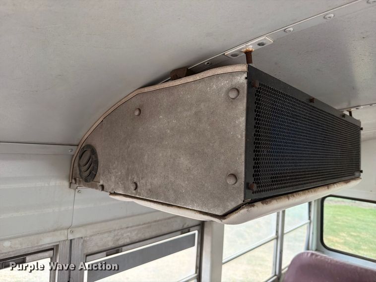 image for item FK5144 2001 International 3800 school bus