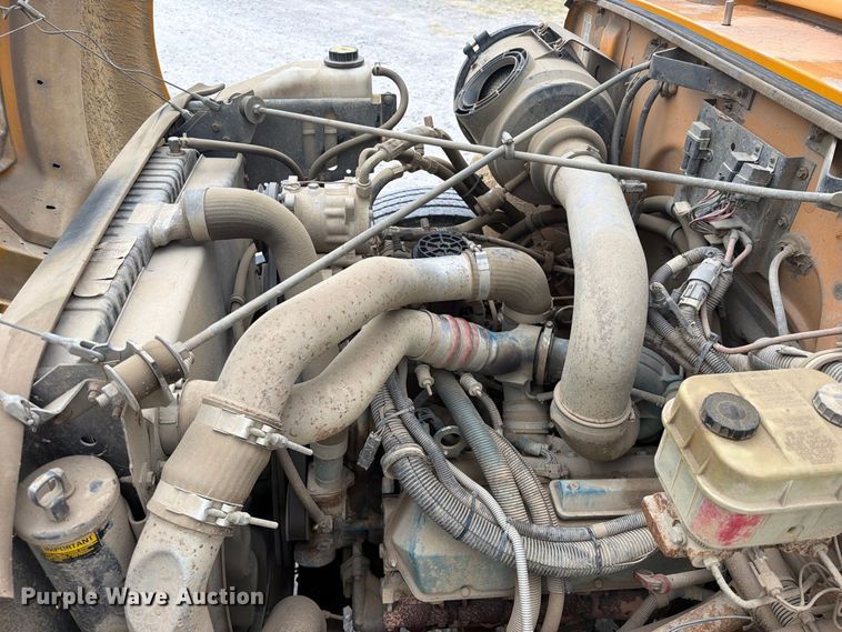 image for item FK5144 2001 International 3800 school bus