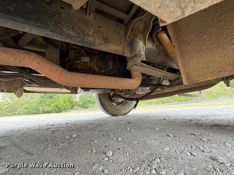 image for item FK5144 2001 International 3800 school bus