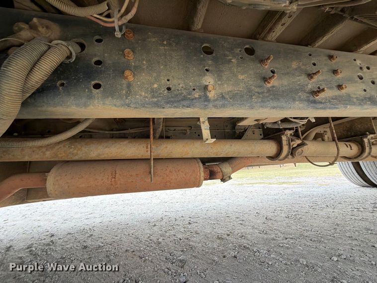 image for item FK5144 2001 International 3800 school bus