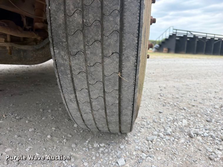 image for item FK5144 2001 International 3800 school bus