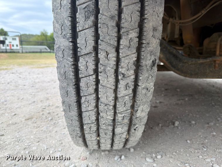 image for item FK5144 2001 International 3800 school bus
